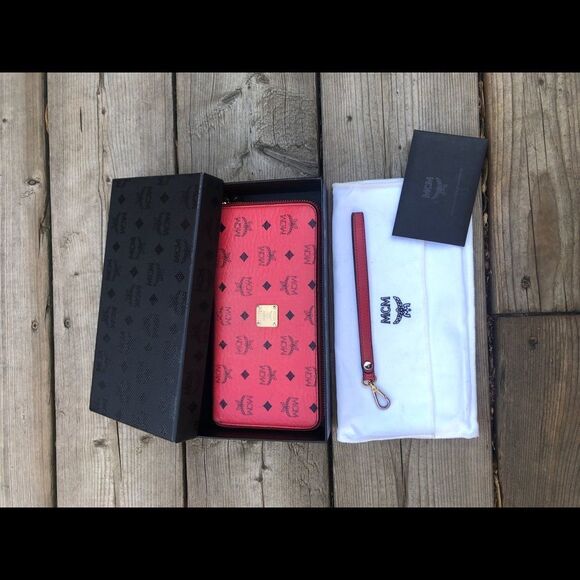 RED MCM Wallet With Removable Strap - Picture 13 of 16